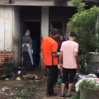 Tetangga Keluhkan Halaman Rumah Sebuah Keluarga yang Sangat Kotor, Mereka Makin Miris Saat Melihat Dalamnya