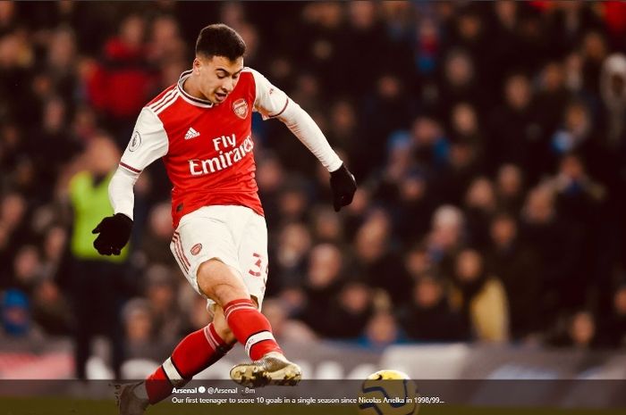 Striker Arsenal, Gabriel Martinelli, dalam laga kotra Chelsea di Stamford Bridge pada Selasa (21/1/2020).