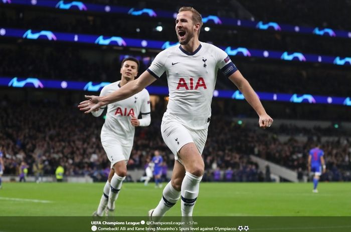 Striker Tottenham Hotspur, Harry Kane, merayakan gol ke gawang Olympiacos dalam laga Liga Champions pada Selasa (26/11/2019).