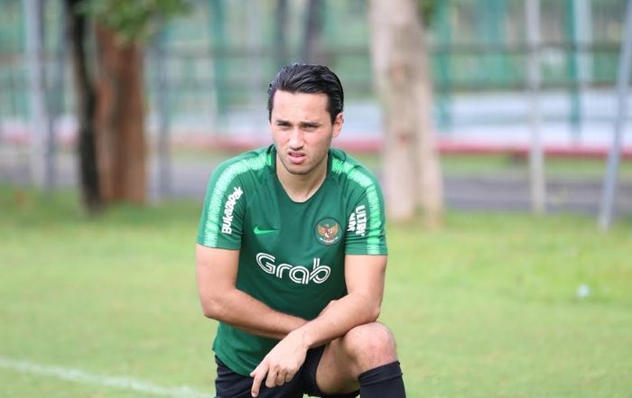 Ezra Walian saat membela timnas Indonesia.