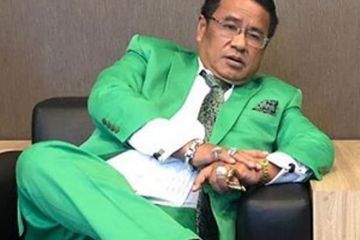 Bikin Serangan Jantung Ternyata Segini Tarif Pengacara Kondang Hotman Paris Pantesan Jadi Idola Hingga Dikelilingi Cewek Cantik Semua Halaman Suar