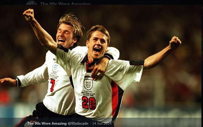 Michael Owen (kanan) dan David Beckham saat membela timnas Inggris di Piala Dunia 1998.