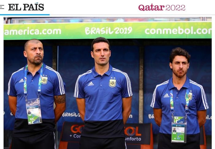 Pelatih timnas Argentina, Lionel Scaloni (tengah), juara Piala Dunia 2022 dengan bantuan dua asistennya, Walter Samuel (kiri) dan Pablo Aimar.