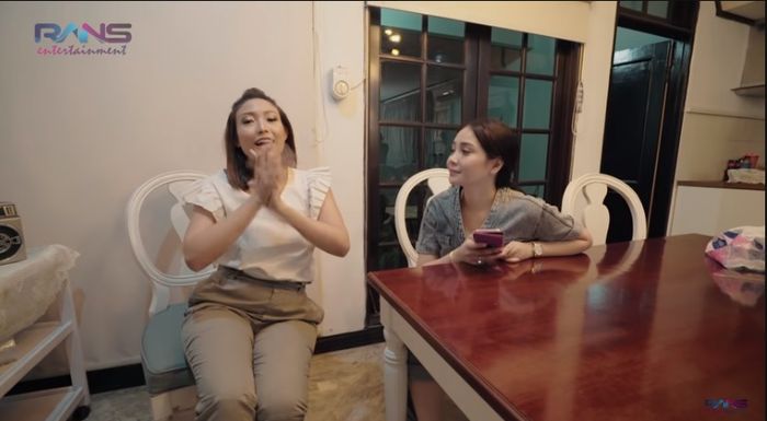 Ruang makan rumah Ayu Dewi