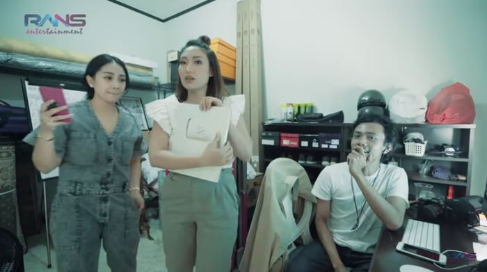 Ruang serba ada Ayu Dewi