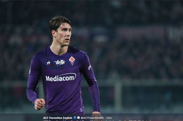  Pemuda berusia 21 tahun milik Fiorentina, Dusan Vlahovic, tercatat lebih jago dari Lionel Messi dan Cristiano Ronaldo dalam urusan mencetak gol usai mengukir hattrick melawan Spezia.