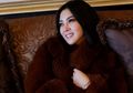 Tersenyum, Syahrini Unggah Foto Dua Cincin di Jari Manisnya, Cincin Tunangan?