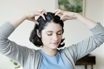 Rambut Tipis Gegara Rontok, Ini Tips Membuatnya Kembali Tebal!