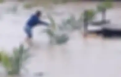 Banjir Bandang Tengah Melanda, Pria Ini Malah Hampiri Sumber Suara Ini Meski Dilarang Teman-temannya: 'Saya Melihat Ada Kayu di Tengah Lapangan'