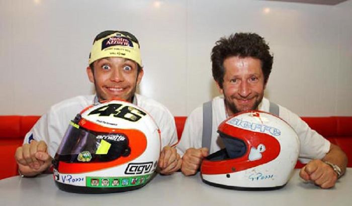 Valentino Rossi berpose bareng ayahnya Graziano Rossi