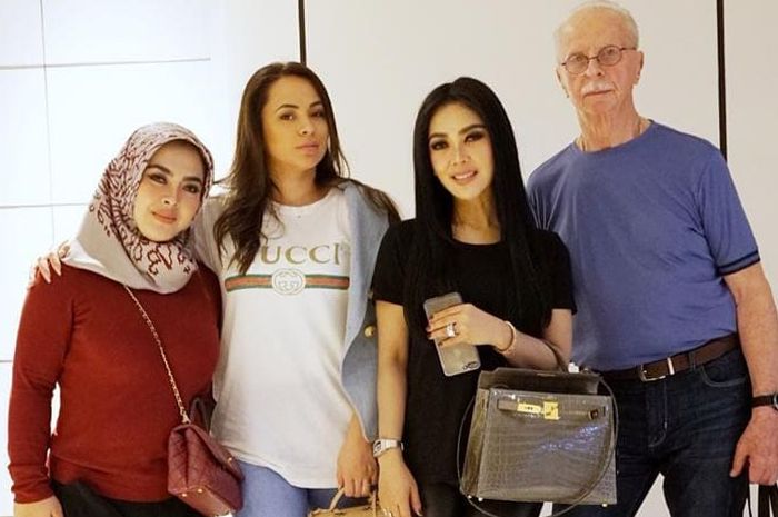 Disebut Gila dan Diserang Putri Kandungnya Sendiri, Ayah Angkat Istri Reino Barack Menyesal: Saya Melakukannya Demi Melindungi Privasi Syahrini!