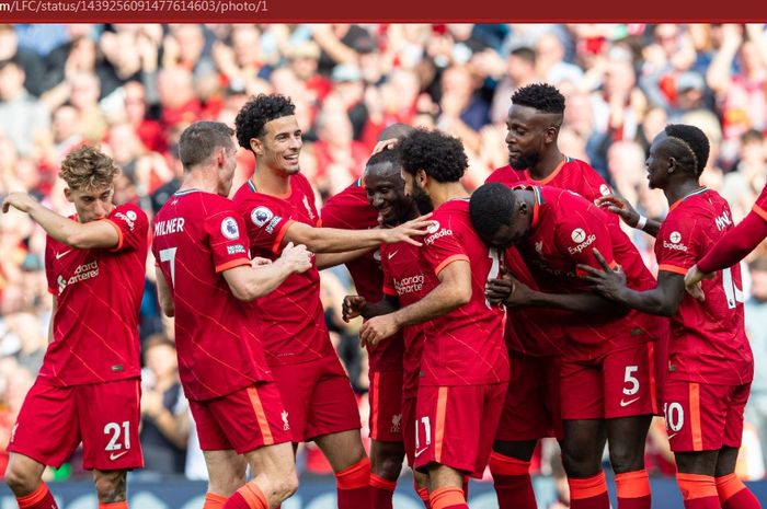 Para pemain Liverpool merayakan gol Naby Keita ke gawang Crystal Palace pada pekan kelima Liga Inggris 2021-2022 di Stadion Anfield, Sabtu (18/9/2021).