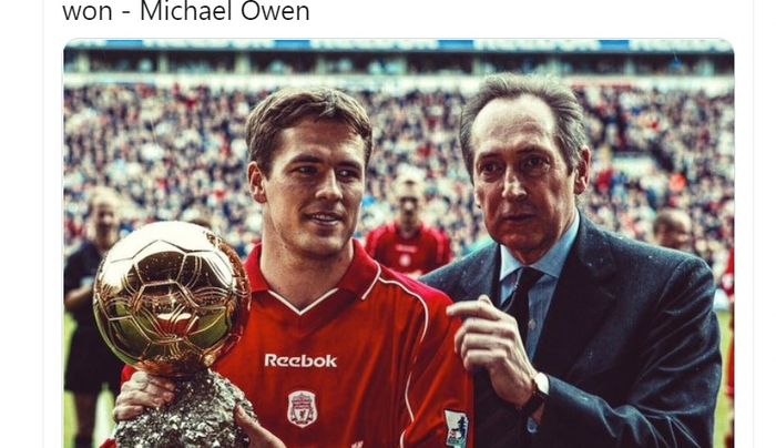 Striker asal Inggris, Michael Owen, meraih trofi Ballon d'Or pada tahun 2001 saat membela Liverpool.