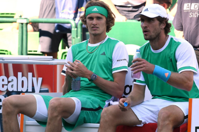 Duo petenis kakak beradik asal Jerman, Alexander Zverev (kiri) dan Mischa Zverev (kanan).