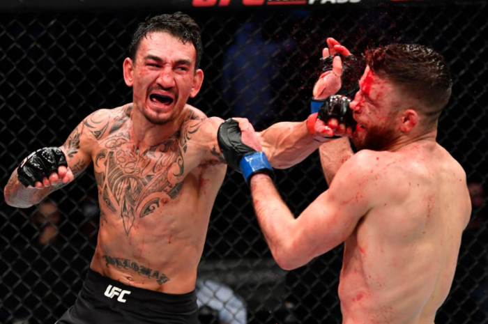 Momen Max Holloway (kiri) meledak-ledak bak manusia senapan mesin pada UFC Figth Island 7 silam (16/1/2021).