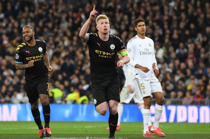 Gelandang Manchester City, Kevin De Bruyne (Tengah), ketika melakukan selebrasi usai membobol gawang Real Madrid pada laga leg pertama babak 16 besar Liga Champions, Kamis (27/2/2020) dini hari WIB.