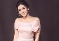 Inspirasi Busana Kondangan yang Simpel dan Feminin ala Naysilla Mirdad
