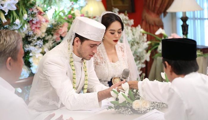 Klarifikasi Aura Kasih soal Pernikahan Diam-diam dan Kehamilannya, Fakta Baru Terungkap!