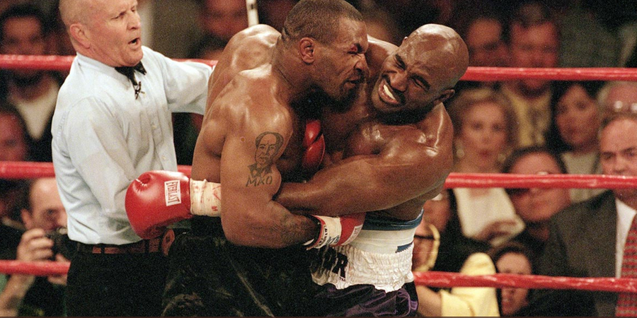 Gigitan Mike Tyson ke Kuping Evander Holyfield Sudah Diramal, Aib Dunia Tinju?