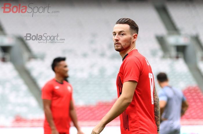 Gelandang anyar Persija Jakarta, Marc Klok, ikut serta dalam latihan jelang laga melawan Borneo FC di Gelora Bung Karno, Jakarta (29/2/2020)