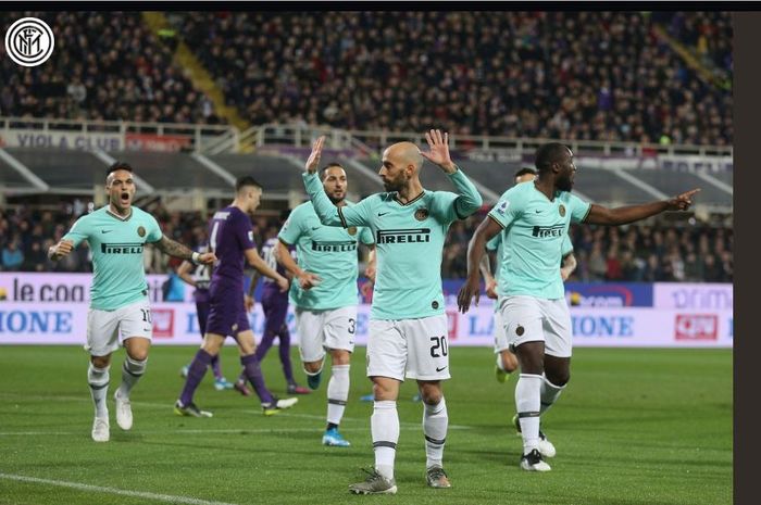 Borja Valero mencetak gol Inter Milan ke gawang Fiorentina, 15 Desember 2019.