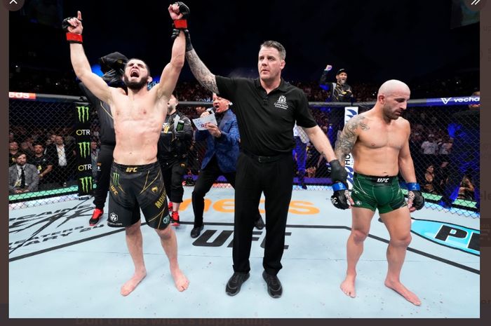 Jagoan yang dikalahkan Islam Makhachev (kiri), Alexander Volkanovski (kanan) dibuat pasrah oleh raja baru kelas berat UFC, Jon Jones.