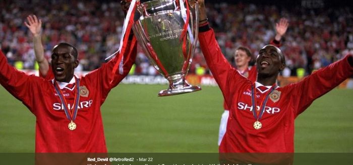 Dua striker legendaris Manchester United, Dwight Yorke (kiri) dan Andy Cole.