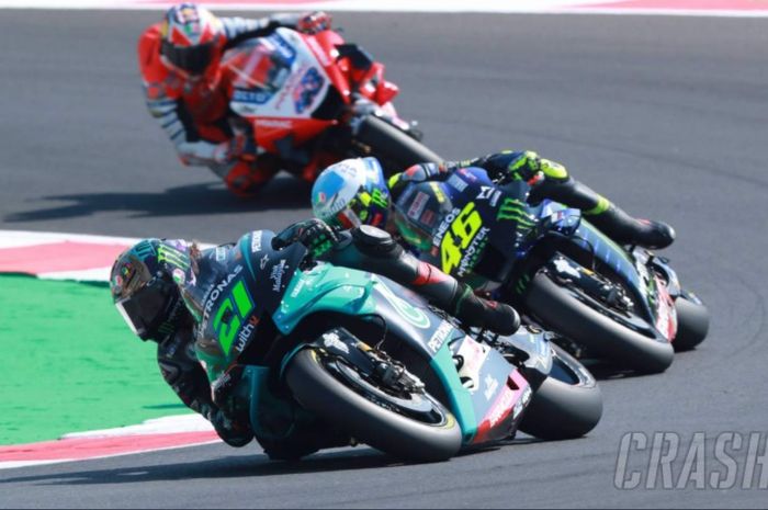 Pembalap Petronas Yamaha SRT, Franco Morbidelli (21) da Valentino Rossi (46).