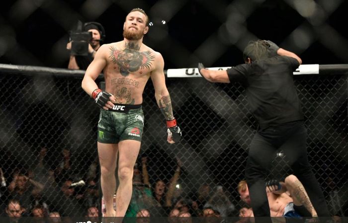 Aksi Conor McGregor saat melawan Donald Cerrone pada UFC 246, Minggu (19/1/2020)