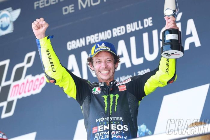 Valentino Rossi saat berada di podium pada balapan MotoGP Andalusia 2020.