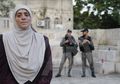 'Aku akan Lindungi Sampai Mati', Inilah Hatice Huveys, Wanita Penjaga Masjid Al-Aqsa yang Air Matanya Tak Terbendung Kala Polisi Israel Lakukan Ini pada Jilbabnya
