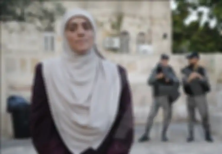 'Aku akan Lindungi Sampai Mati', Inilah Hatice Huveys, Wanita Penjaga Masjid Al-Aqsa yang Air Matanya Tak Terbendung Kala Polisi Israel Lakukan Ini pada Jilbabnya