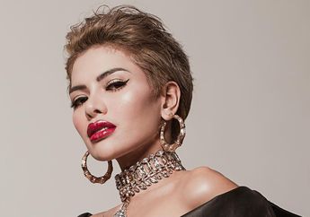 Pose Seksi Nikita Mirzani Bikin Salah Fokus, Ekspresi Putranya Jadi Sorotan Netizen