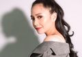 Kayak Anak Gadis, Nagita Slavina Pamer Gaya Pakai Kaos dan Jaket Jeans Ala Dilan