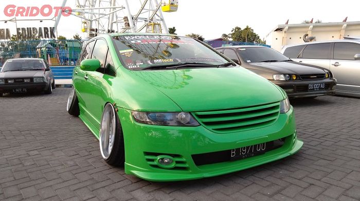 Modifikasi Honda Odyssey milik Om Boy