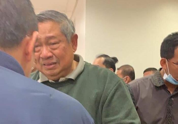 Wajah sedih SBY ketika sang istri tercinta berpulang ke rahmat Tuhan