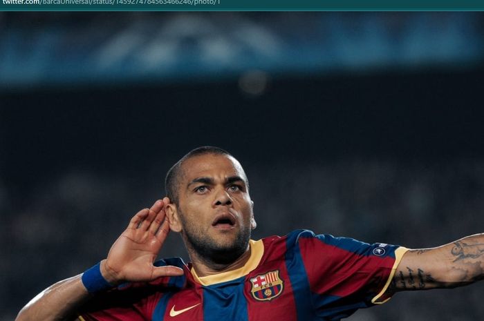 Kehadiran bek sayap veteran, Dani Alves, dinilai bisa membawa malapetaka bagi satu bek sayap milik Barcelona.