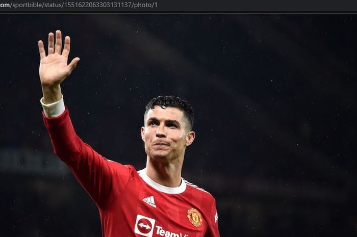 Penyerang Manchester United, Cristiano Ronaldo, dikabarkan berniat hengkang pada bursa transfer musim panas  2022.