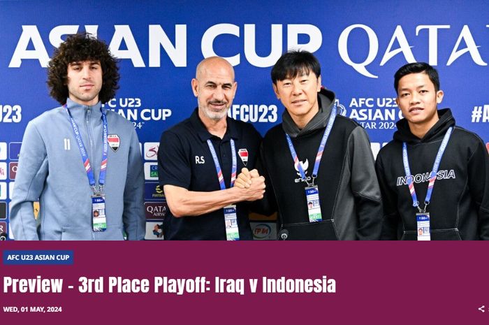 Shin Tae-yong bersalaman dengan Radhi Shenaishil seusai konferensi pers menjelang Irak versus Timnas U-23 Indonesia dalam perebutan peringkat ketiga Piala Asia U-23 2024 di Doha, Qatar.