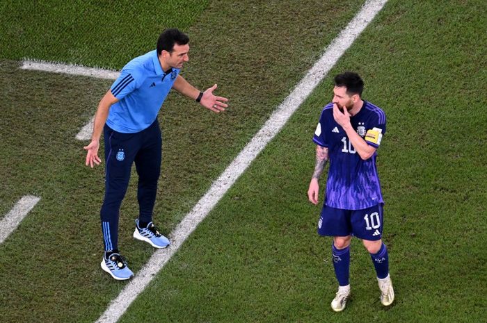 Lionel Messi dikabarkan tengah ribut dengan pelatih timnas Argentina, Lionel Scaloni. Ada satu hal yang menjadi penyebab keributan tersebut.