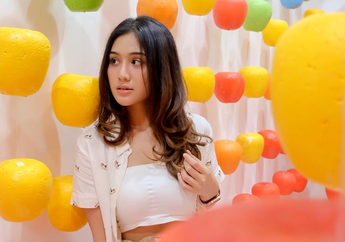 Masih Ingat Zulfa Maharani, Pemeran Rani di Film 'Dilan'? Ini 6 Gaya Kasualnya yang Kece!