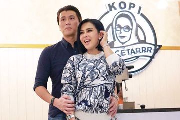 Syahrini dan Reino Barack