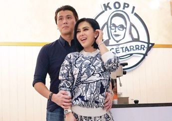 Asyik Liburan ke Luar Negeri, Syahrini Justru Tampil Pede Pakai Scarf Jualannya!
