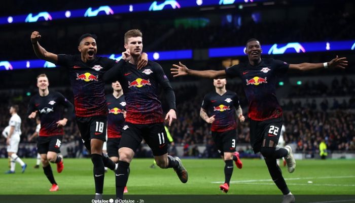 Penyerang RB Leipzig, Timo Werner, merayakan gol yang ia cetak ke gawang Totenham Hotspur.