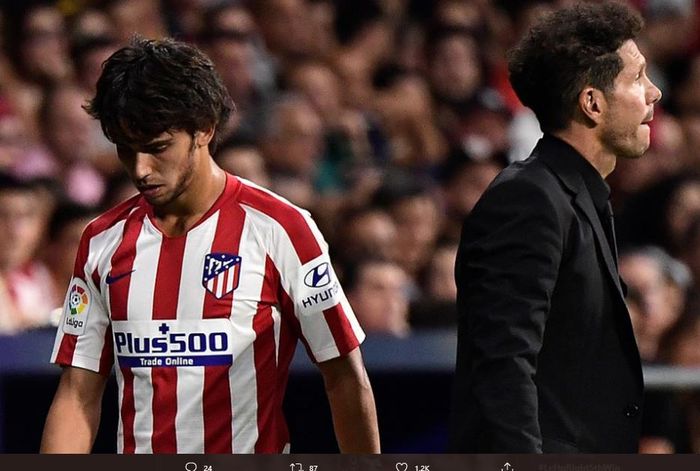 Joao Felix nampak kecewa saat diganti oleh Diego Simeone dalam sebuah laga.