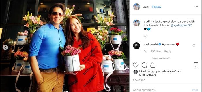 Ayu Ting Ting dan Dedi berpose sangat dekat