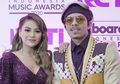 Seksi! Aurel Hermansyah Tampil Bareng Atta Halilintar Pakai Dress Belahan Dada Rendah di Billboard IMA 2020
