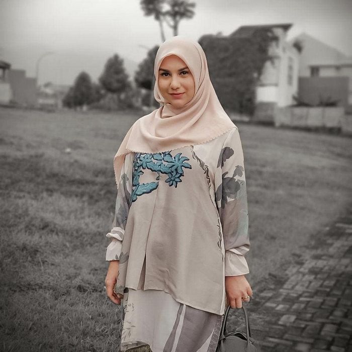 Tanpa Pakai Gamis Syar I Istri Ammar Zoni Irish Bella Kini Jadi Sorotan Pakai Baju Renang Ketat Lekuk Tubuh Terlihat Semua Halaman Stylo