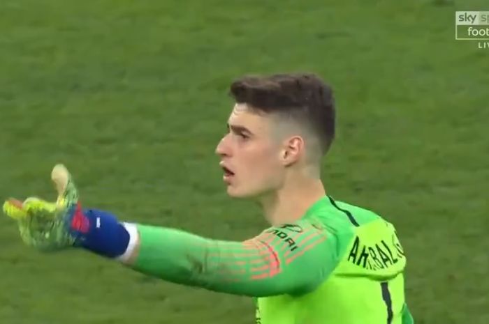 Kiper Chelsea, Kepa Arrizabalaga, menolak diganti dalam laga final Piala Liga Inggris melawan Manchester City di Stadion Wembley, Minggu (24/2/2019).