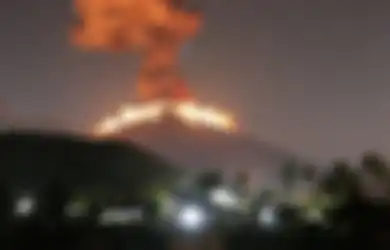Penerbangan Dibatalkan Karena Abu Vulkanik Gunung Agung: Ternyata Abu Vulkanik Bisa Ledakan Mesin Pesawat